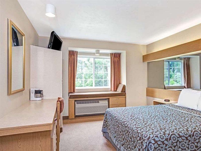 Days Inn By Wyndham Sturbridge Eksteriør bilde
