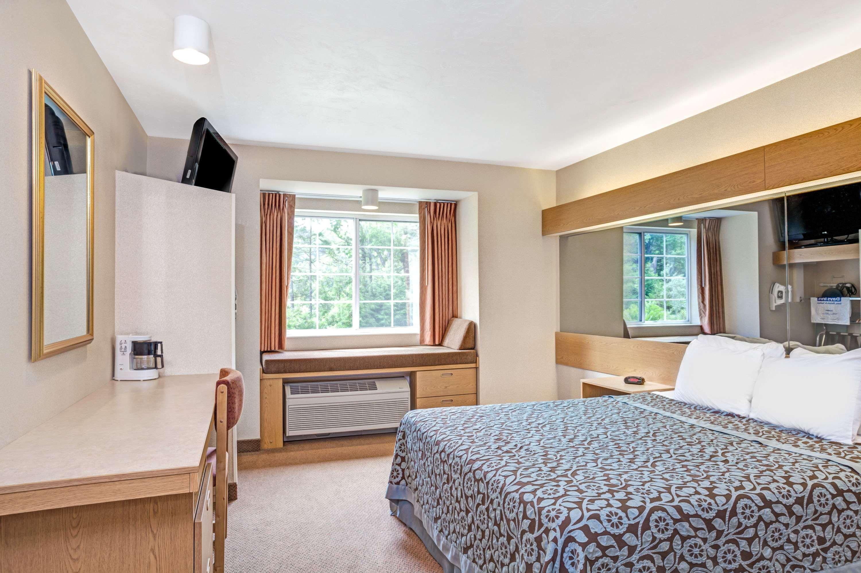 Days Inn By Wyndham Sturbridge Eksteriør bilde