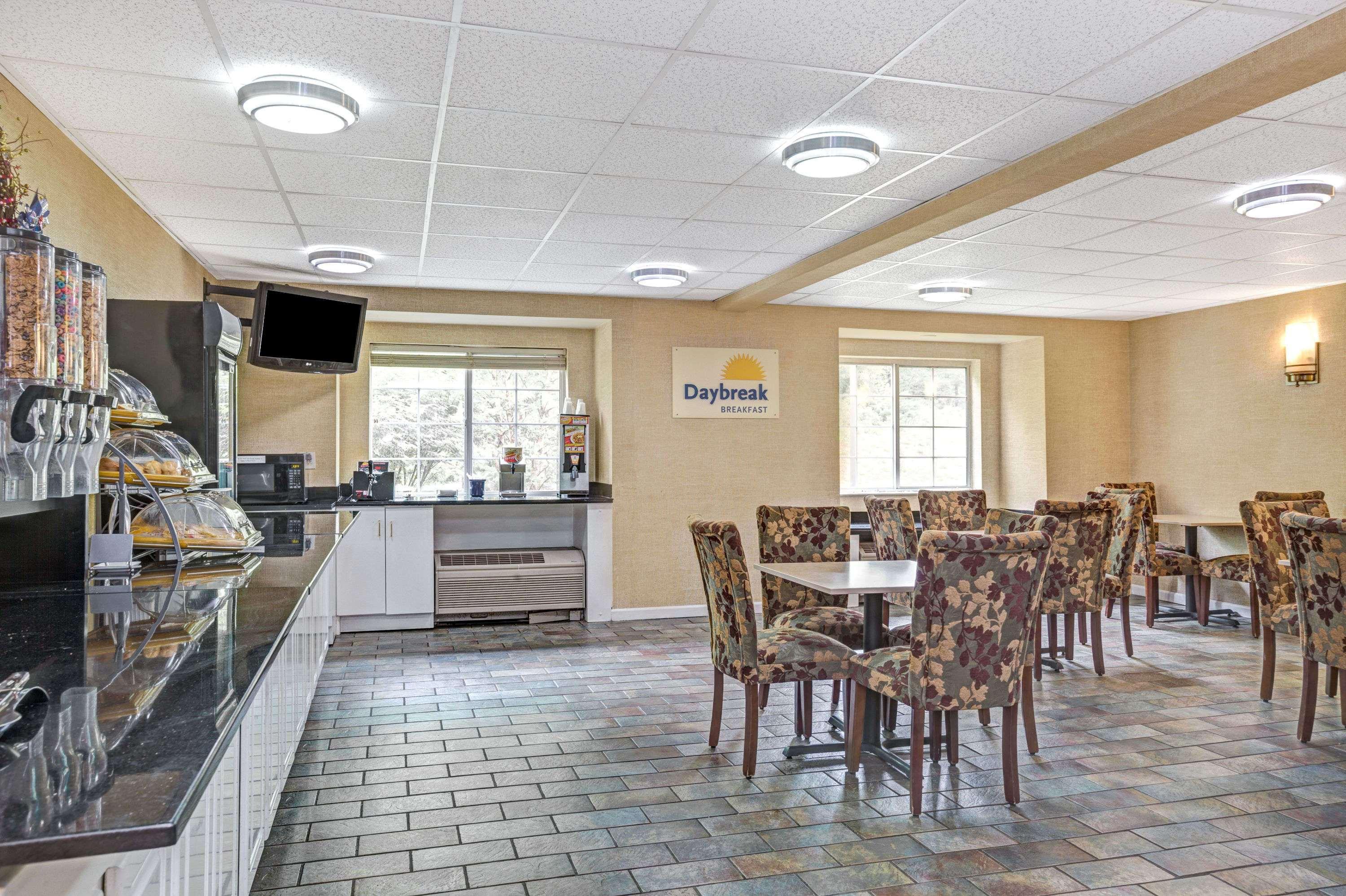 Days Inn By Wyndham Sturbridge Eksteriør bilde