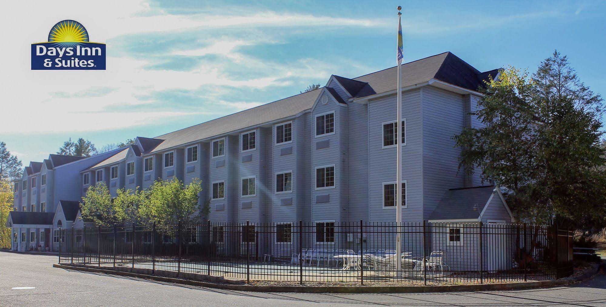 Days Inn By Wyndham Sturbridge Eksteriør bilde